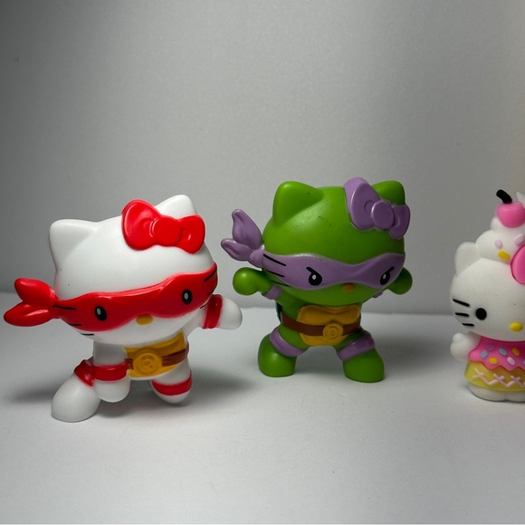 TMNT X Hello Kitty Collab Figures - Picture 2 of 4